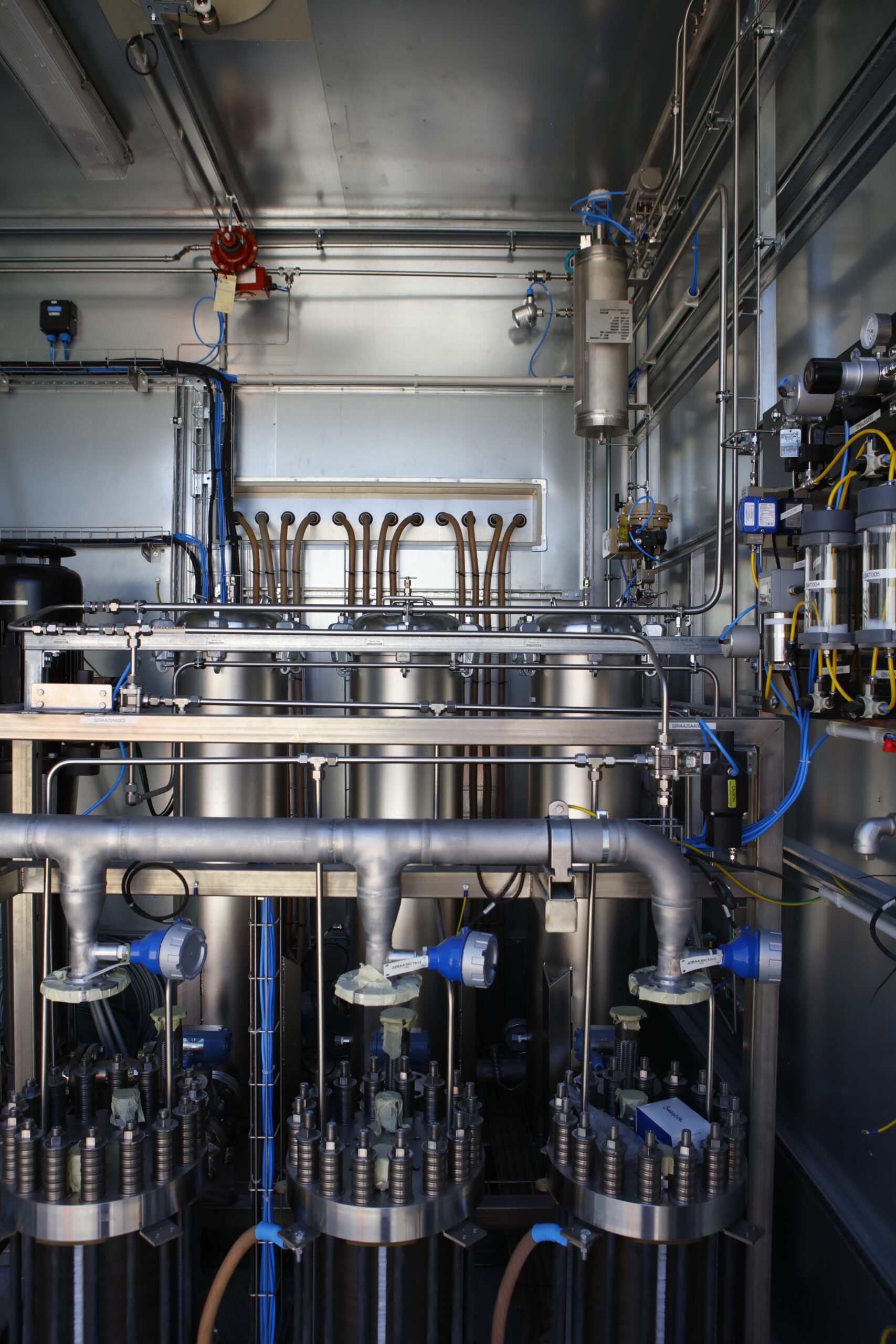 Production d'hydrogène  (2 électrolyseurs de 500  kW : PEM et Alcalin)